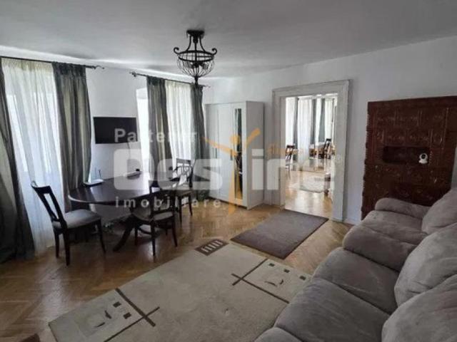 Apartament 2 camere, et. 1, proaspat renovat, Piata Sfatului