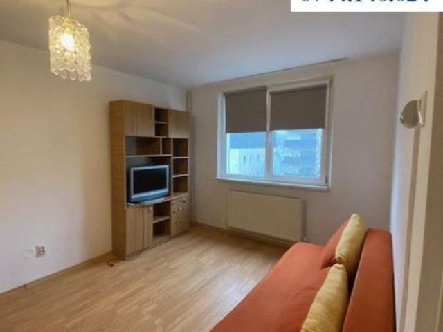 Apartament 2 camere, etaj 3, central, 300 Eur/lunar