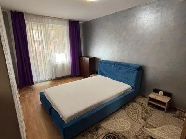 Apartament 2 camere, etaj 1, balcon, parcare, zona Teilor