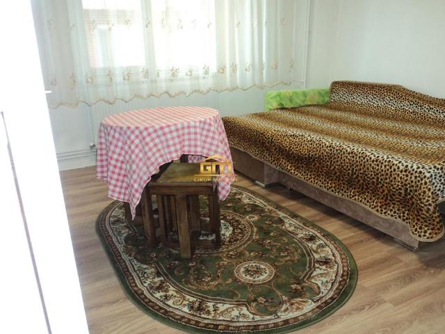 Apartament 2 camere, etaj 1, decomandat, cu centrala proprie