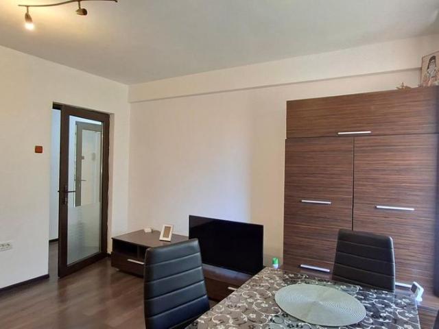 Apartament 2 camere, etaj intermediar – Micro 19
