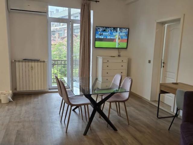 apartament 2 camere, imobil cu arhitectura frumoasa la intrarea parcului cismigiu