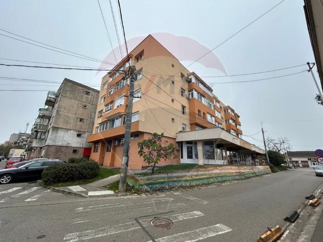 Apartament 2 camere inchiriere in bloc de apartamente Bihor, Salonta, Central vezi locația pe hartă