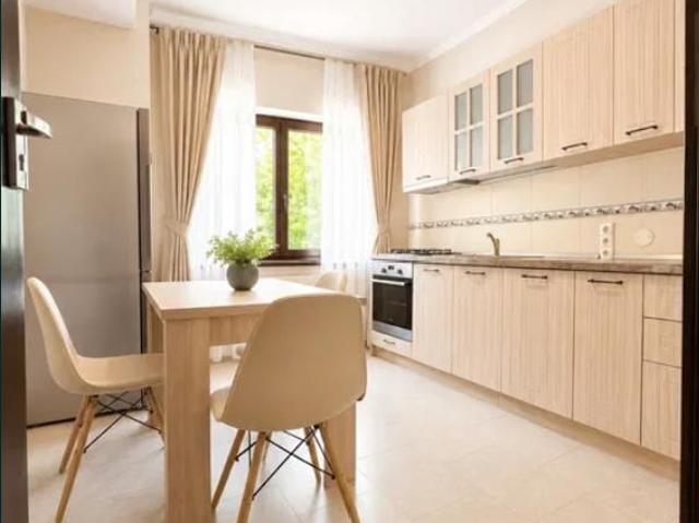 Apartament 2 camere la casa cu parcare si gradina