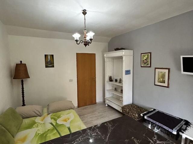 Apartament 2 camere la casa Parneava de inchiriat