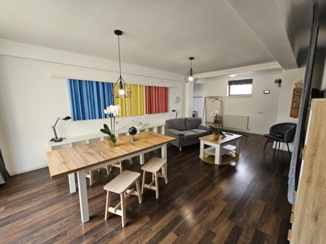 Apartament 2 camere la vila, etajul 1, Central, Strada de Mijloc