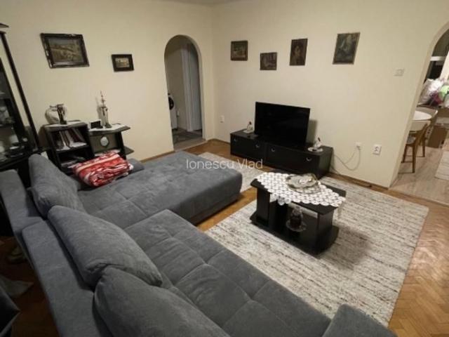 Apartament 2 camere piata 700, central, de inchiriat