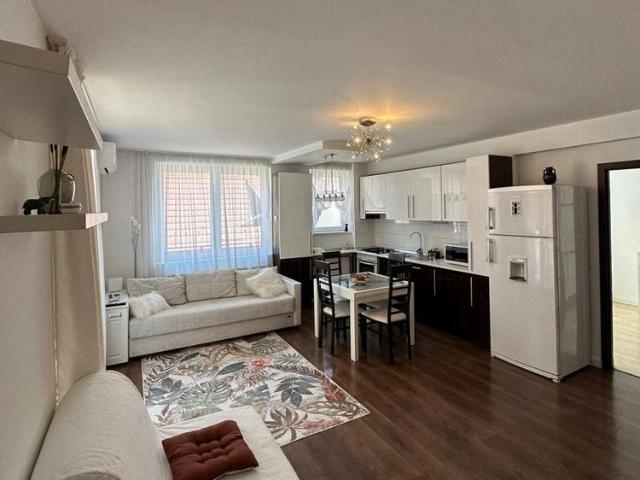 Apartament 2 camere, prima inchiriere, parcare, zona Izlazului