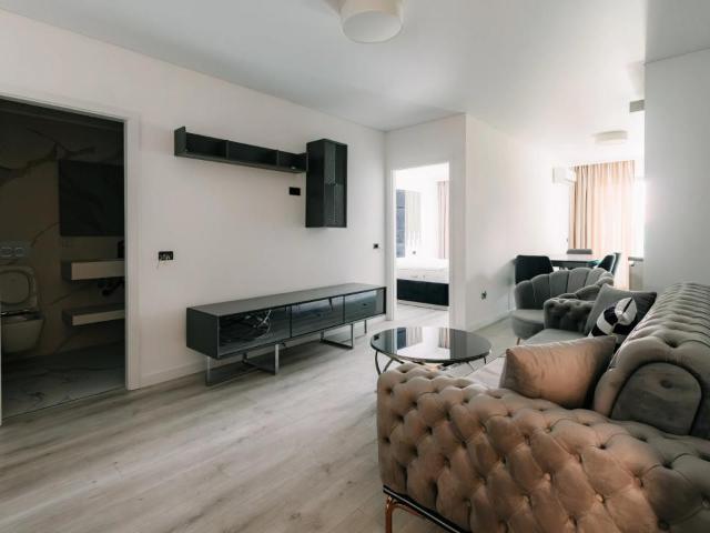 Apartament 2 camere, prima închiriere, parcare subterană, zona Frunzisului
