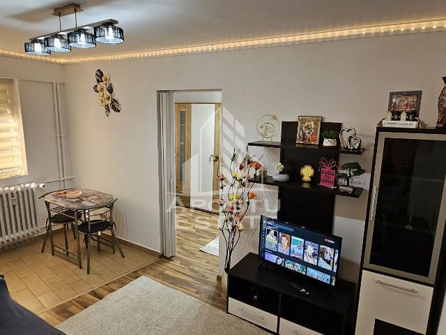 Apartament 2 camere, renovat zona IntimBanu Maracine