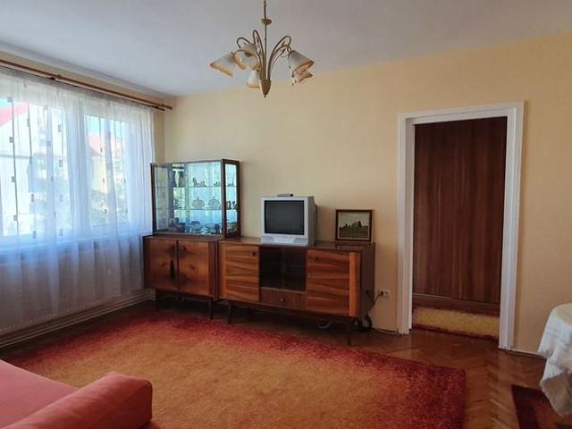 Apartament 2 camere strada Hategului peste drum de Școala Gennerală 1