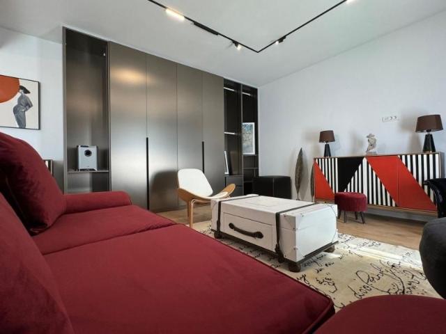 Apartament 2 camere SUPERB cu CURTE Tunari