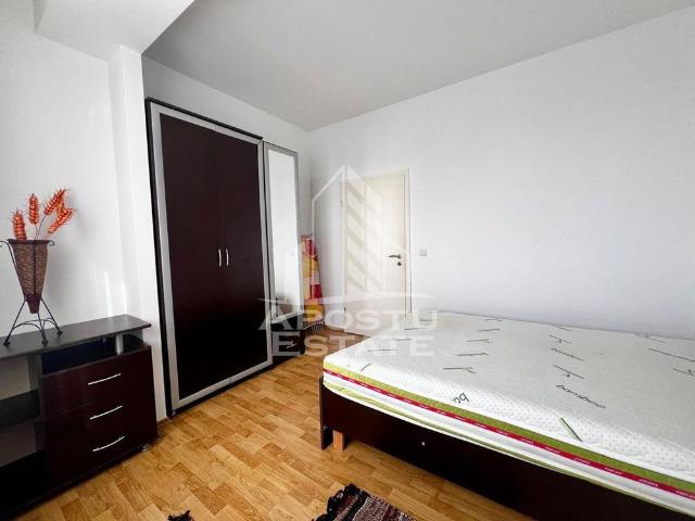 Apartament 2 camere, semicentral, centrala proprie, zona.