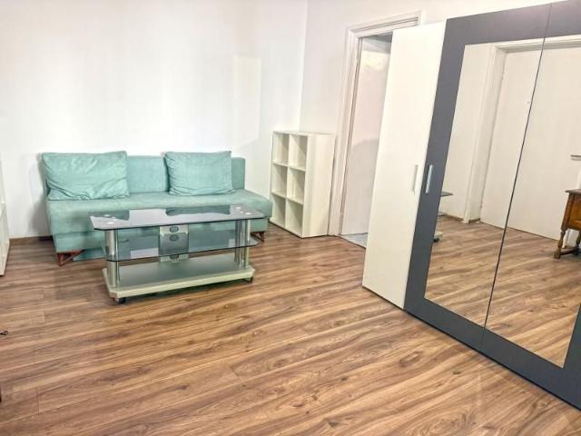 Apartament 2 camere semidecomandat, mobilat, etaj 1/4, Calea Bucuresti, zona Rotonda Florarie McDonalds
