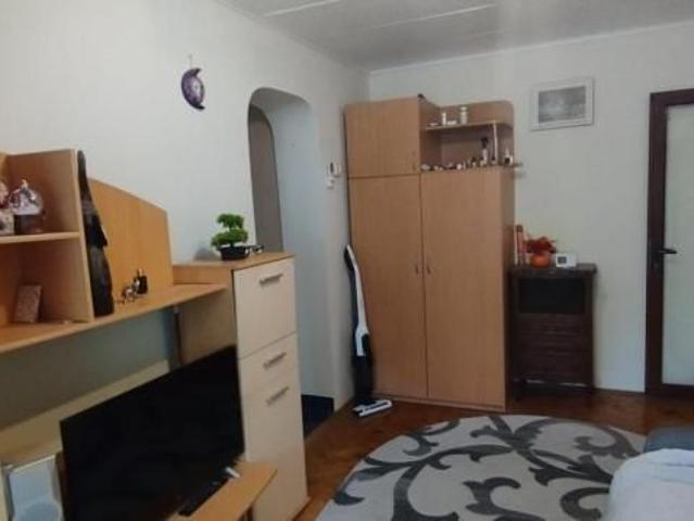 APARTAMENT 2 CAMERE, SEMIDECOMANDAT, MOBILAT SI UTILAT, PODU ROS