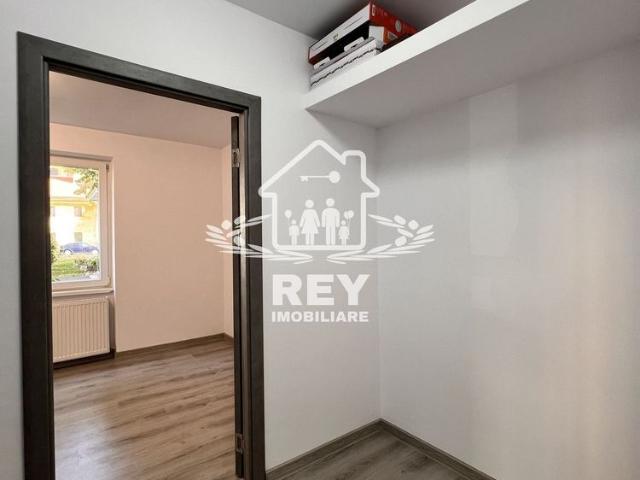 Apartament 2 camere semidecomandat de închiriat / Terezian / Parter