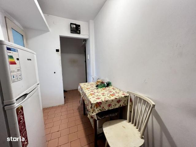 Apartament 2 camere, semidecomandat, etaj intermediar, zona Piata Doin
