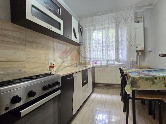 Apartament 2 camere semidecomandat, Podu Ros Scoala Titu Maiorescu