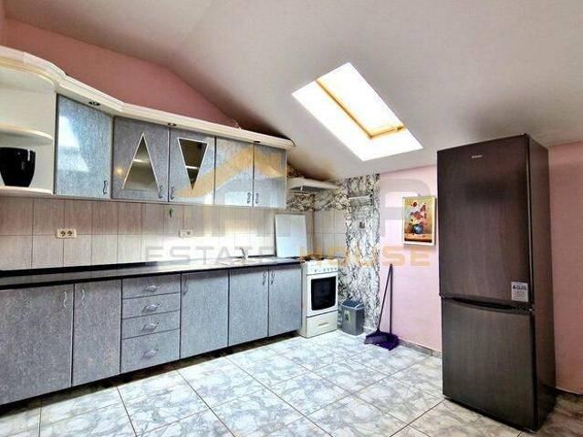 Apartament 2 camere si loc de parcare in zona Intim