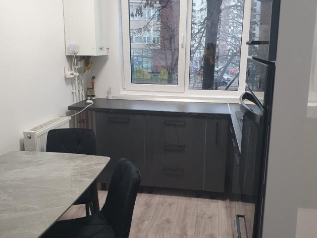 Apartament 2 camere, Tătărași, orientare sudică, etaj 2