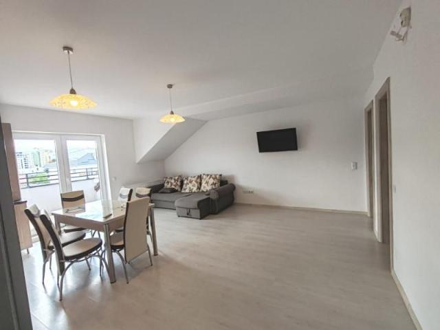 Apartament 2 camere, Tractorul bloc nou, mobilat, priveliste superba