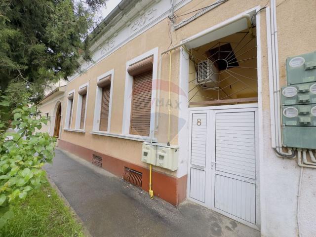 Apartament 2 camere vanzare in casă / vilă Bihor, Oradea, Ultracentral vezi locația pe hartă