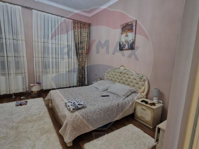 Apartament 2 camere vanzare in casă / vilă Bihor, Salonta, Central vezi locația pe hartă