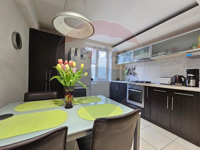 Apartament 2 camere vanzare in bloc de apartamente Timis, Lugoj vezi locația pe hartă
