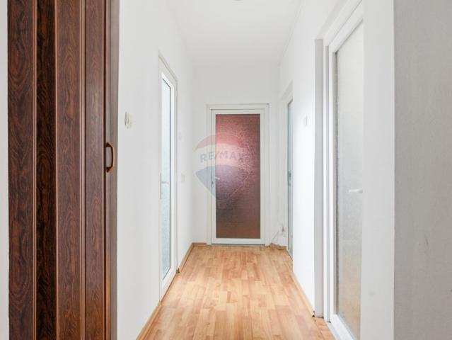Apartament 2 camere vanzare in bloc de apartamente Vaslui, Barlad, Central vezi locația pe hartă