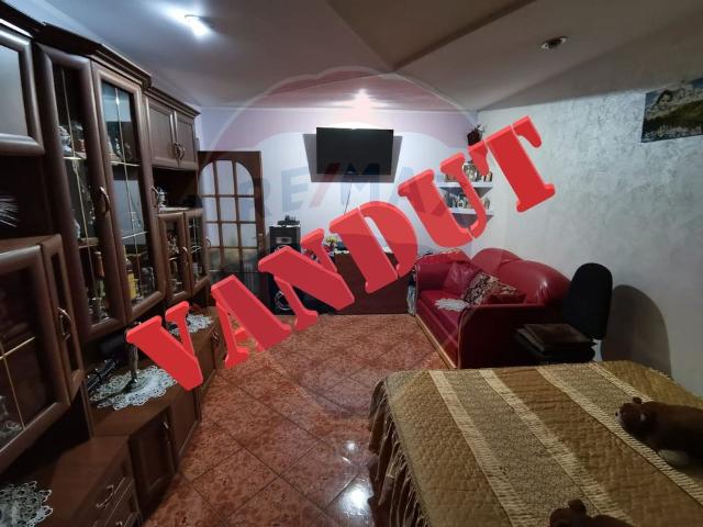 Apartament 2 camere vanzare in bloc de apartamente Vrancea, Focsani, Central vezi locația pe hartă