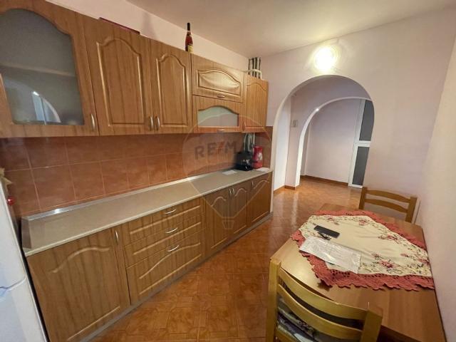 Apartament 2 camere vanzare in bloc de apartamente Vrancea, Focsani, Est vezi locația pe hartă