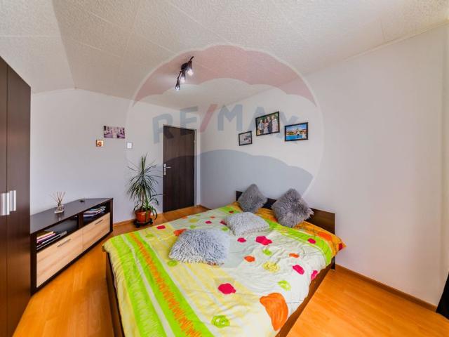 Apartament 2 camere vanzare in bloc de apartamente Arad, Alfa vezi locația pe hartă