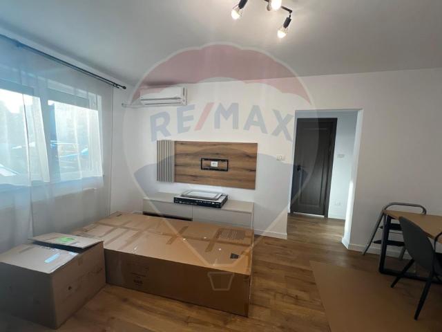 Apartament 2 camere vanzare in bloc de apartamente Arad, Boul Rosu vezi locația pe hartă