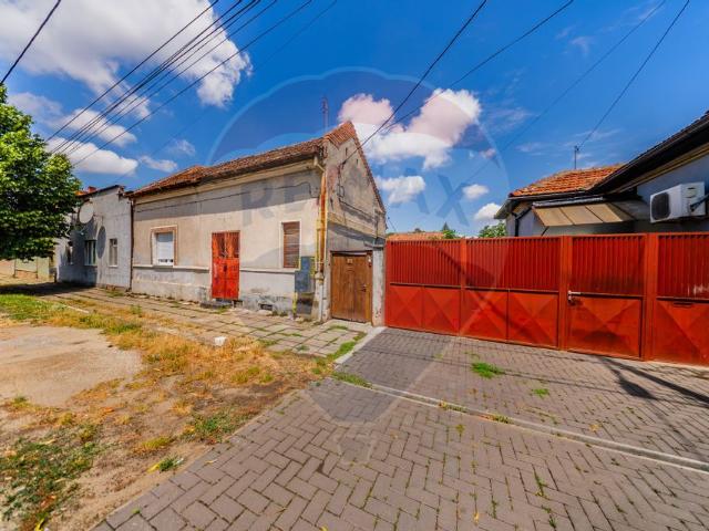 Apartament 2 camere vanzare in bloc de apartamente Arad, Parneava vezi locația pe hartă