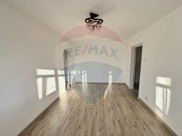 Apartament 2 camere vanzare in bloc de apartamente Bacau, Narcisa vezi locația pe hartă