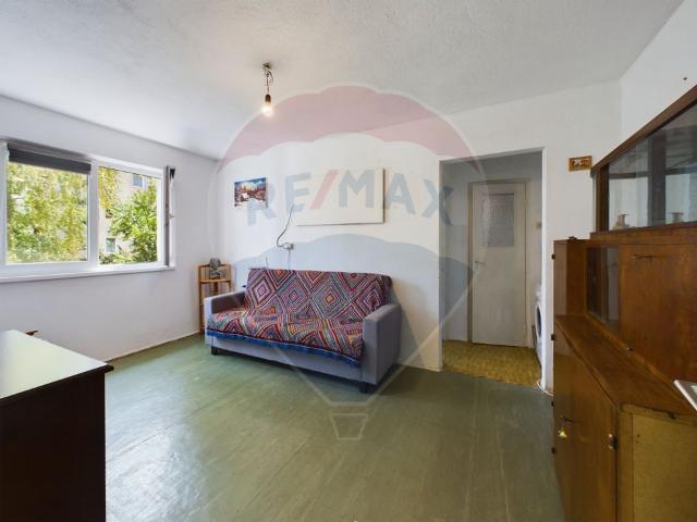 Apartament 2 camere vanzare in bloc de apartamente Brasov, Florilor vezi locația pe hartă