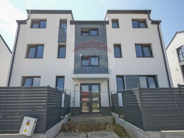 Apartament 2 camere vanzare in bloc de apartamente Brasov, Sanpetru vezi locația pe hartă