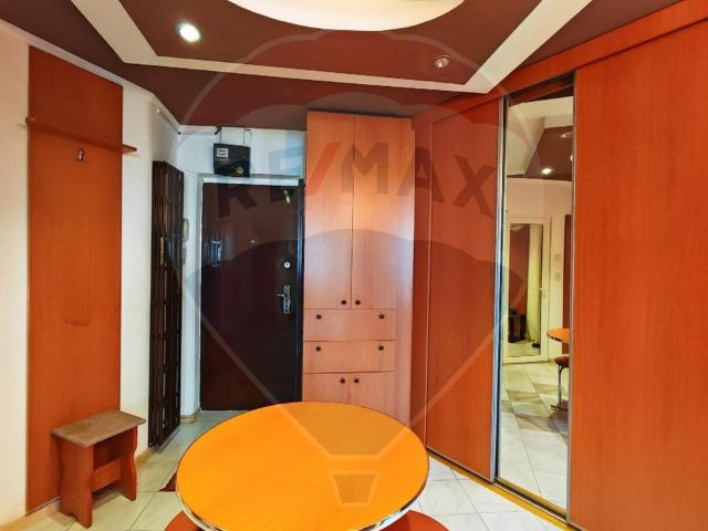 Apartament 2 camere vanzare in bloc de apartamente Bucuresti, Drumul Taberei vezi locația pe hartă