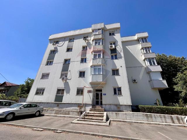 Apartament 2 camere vanzare in bloc de apartamente Dolj, Craiova, 1 Mai vezi locația pe hartă