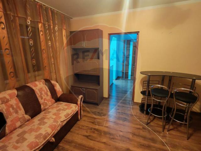 Apartament 2 camere vanzare in bloc de apartamente Hunedoara, Brad, Est vezi locația pe hartă
