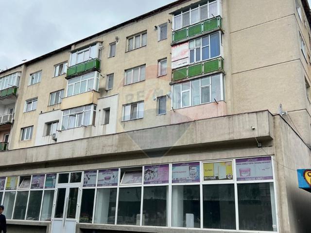 Apartament 2 camere vanzare in bloc de apartamente Iasi, Harlau, Central vezi locația pe hartă