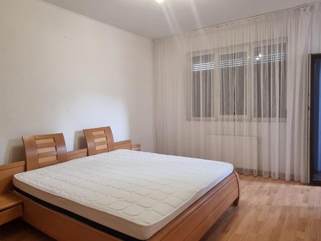Apartament 2 camere zona centrala cu parcare