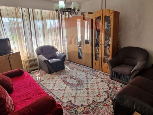 Apartament 2 camere, zona Malul Muresului, Polivalenta, bloc cu lift