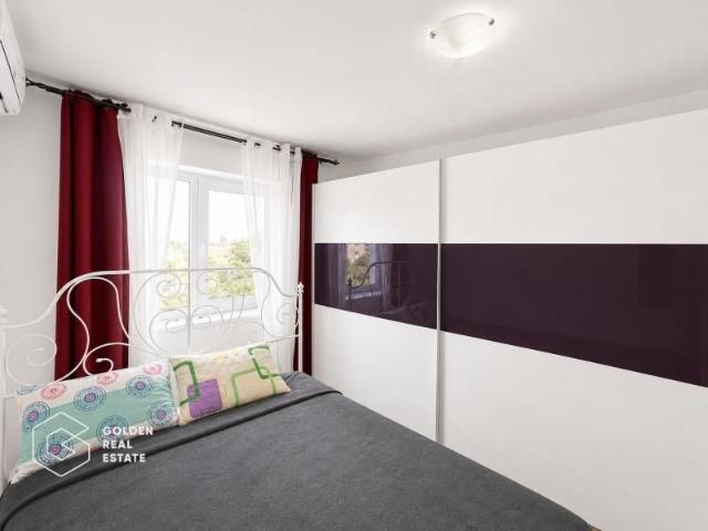 Apartament 2 camere, zona Parneava, etaj 3, centrala proprie, loc parcare