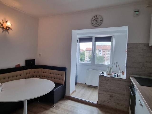 Apartament 2 camere 300 Euro/luna Carpati 2
