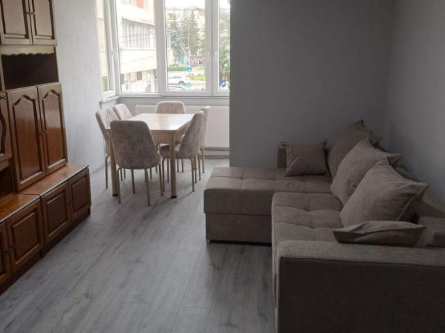 Apartament 2 camere 55 mp, etajul 1 zona centrala