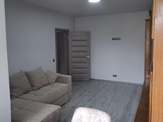 Apartament 2 camere 55 mp, etajul 1 zona centrala