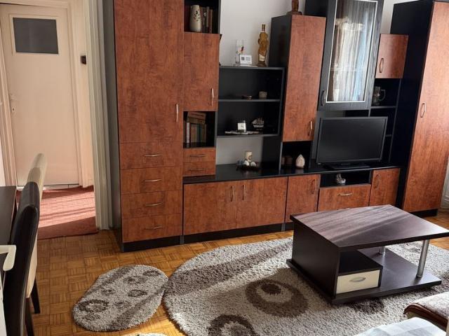 Apartament 2 camere 56mp, finisat mediu, zona Piata Abator