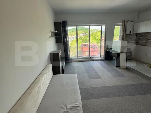 Apartament 2 camere, 63 mp, semidecomandat, zona Teilor