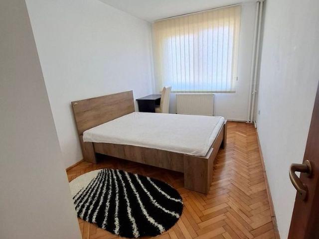 Apartament 2 Dormitoare, 1 bai cu geam, bucatarie, 1 terasa